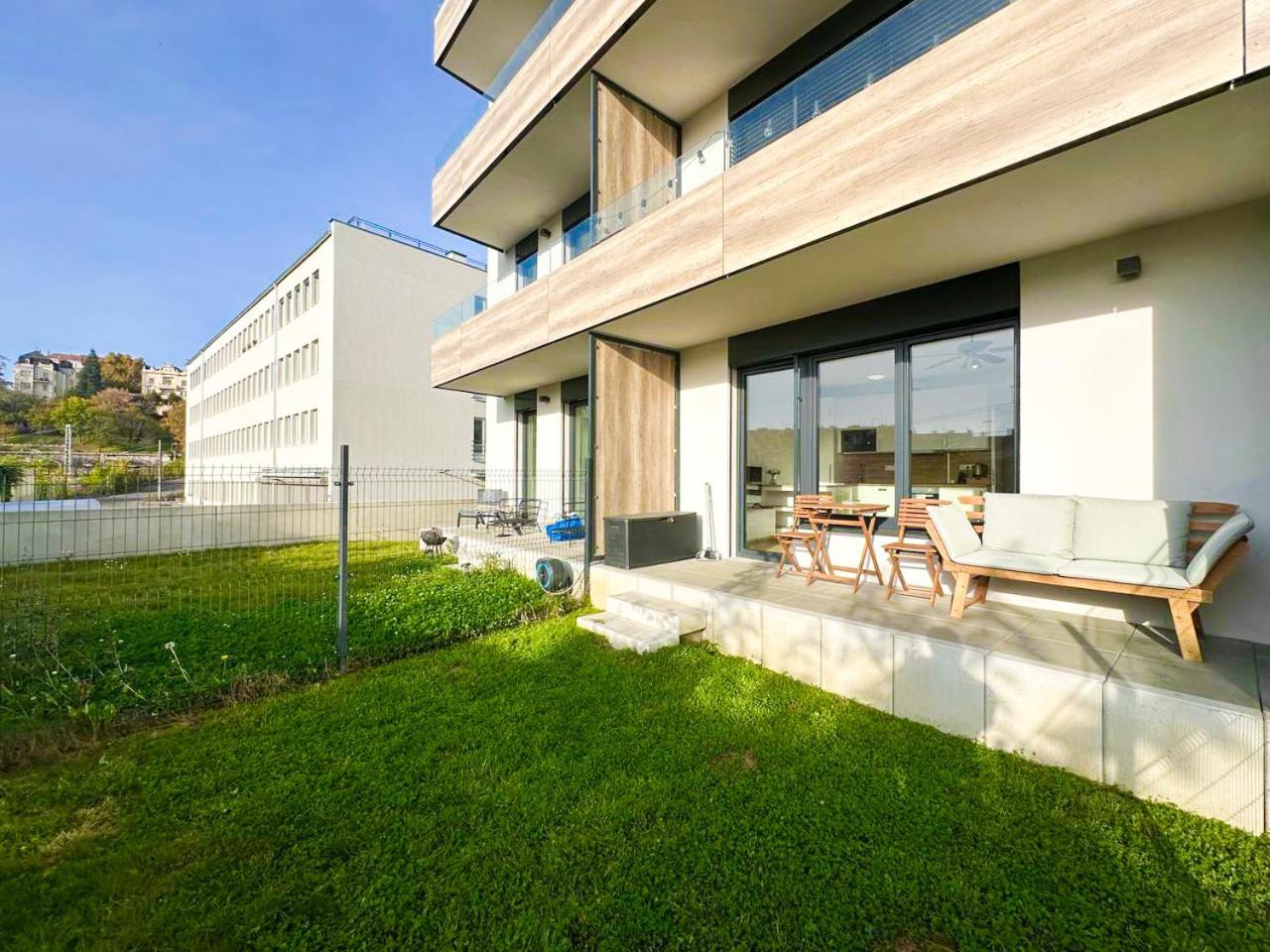 Vila Vinice Prague Luaran gambar